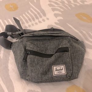 HERSCHEL large grey Fanny pack